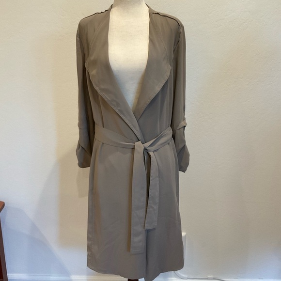 Babaton Quincy Belted Trench Coat Light Weight with Pockets in Taupe Xsm… - Picture 5 of 15